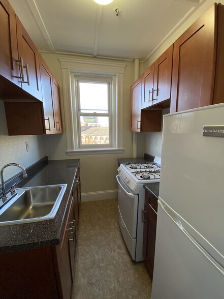 Building Photo - 1111 Boylston St