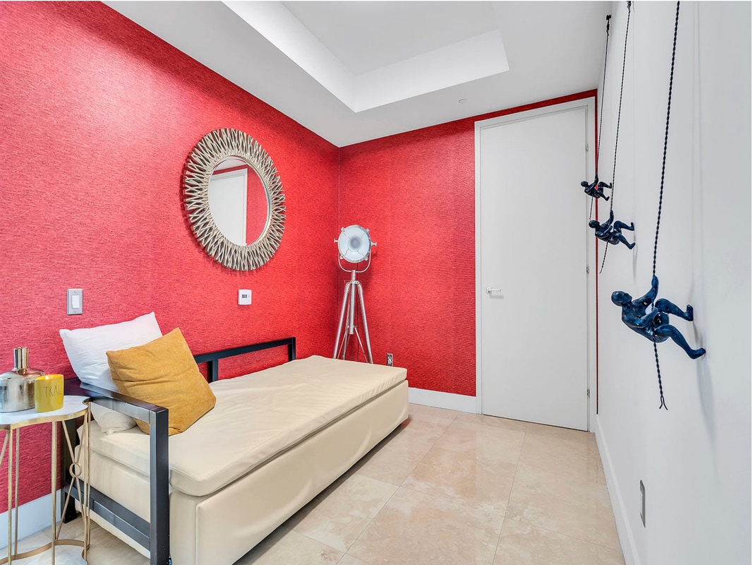 Building Photo - 1300 Brickell Bay Dr