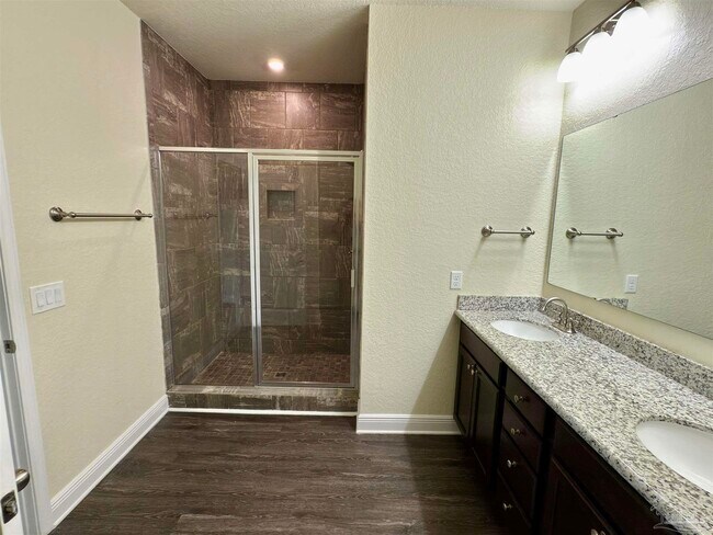 Building Photo - 5065 Peach Dr