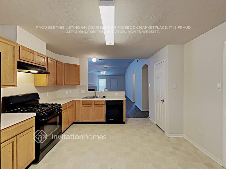 Building Photo - 2411 Cardinal Elm St