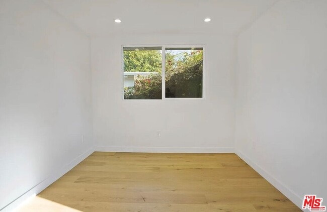 Building Photo - 7406 W 82nd St