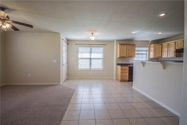 Building Photo - 931 Kensington Dr