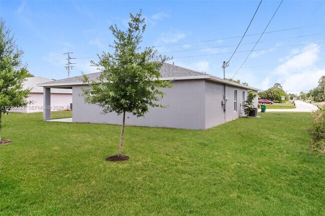 Building Photo - 4522 SW Savona Blvd