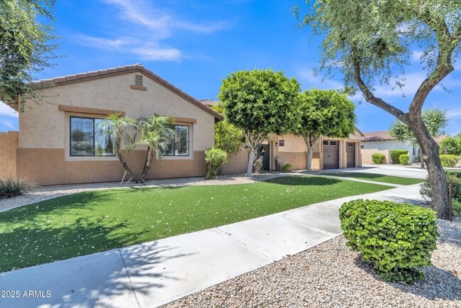 Primary Photo - 2652 N 143rd Dr