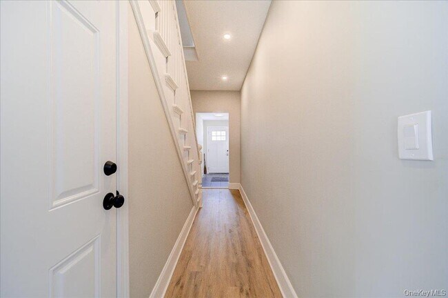 Building Photo - 108 Pine St