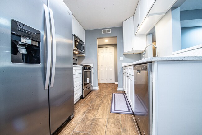 Building Photo - 5101 Carriage Way Dr