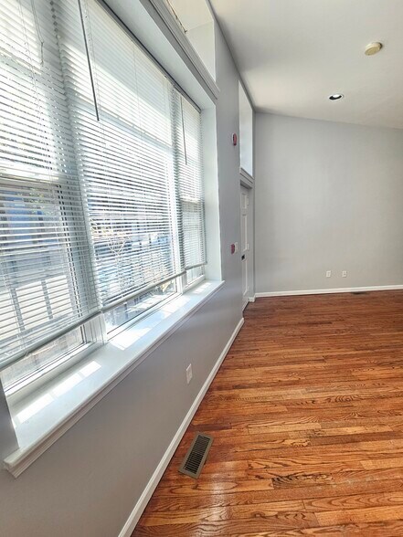 Building Photo - 930 E Passyunk Ave