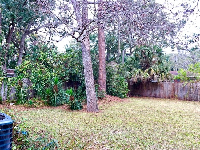 Building Photo - Wilmington Island- 3 Bedroom Home