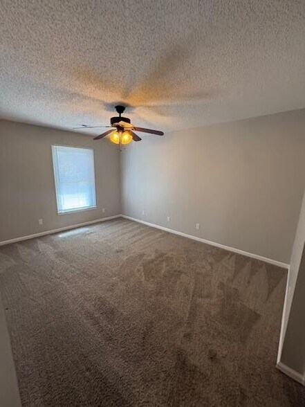 Building Photo - 118 W Victoria Ct