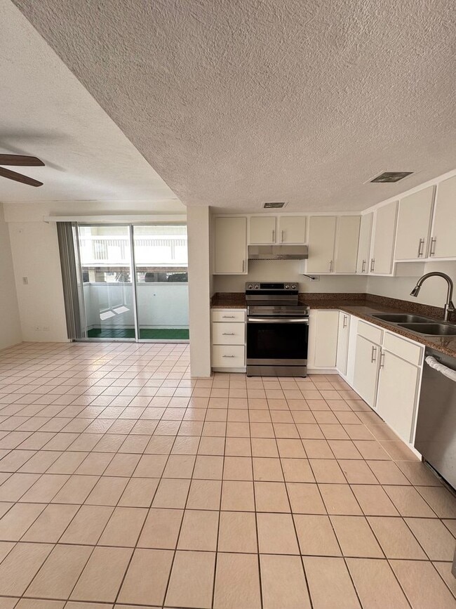 Building Photo - PET FRIENDLY 3 Bed, 1 Bath, 1 parking ELECTRIC INCLUDED