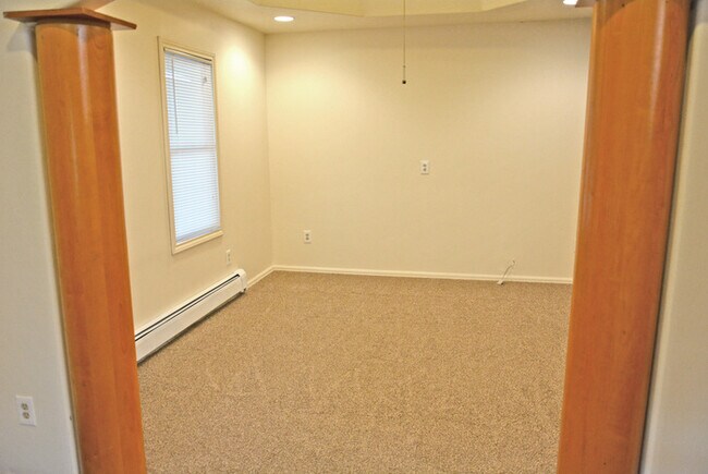 Building Photo - Detached Rental Property
