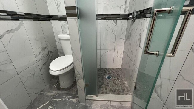 Building Photo - Spacious 3-Bedroom + Bonus Room in Ditmas ...