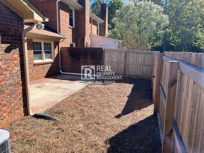 Building Photo - One Level End Unit Townhome in Hamilton Vi...