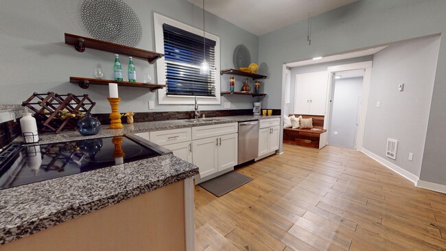 Building Photo - Excellent Location, Large Four Bedroom Bre...