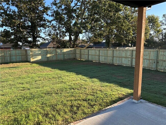 Building Photo - 7001 E Sugarloaf St