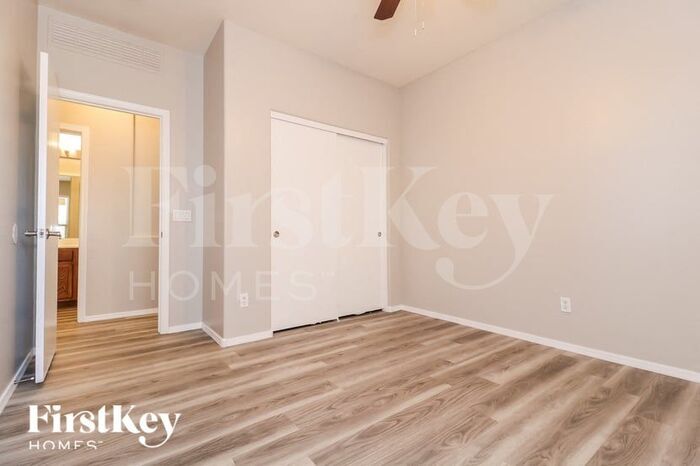Building Photo - 11759 W Hopi St