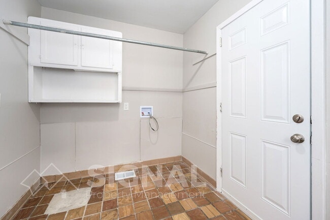 Building Photo - 425 Forsythe St