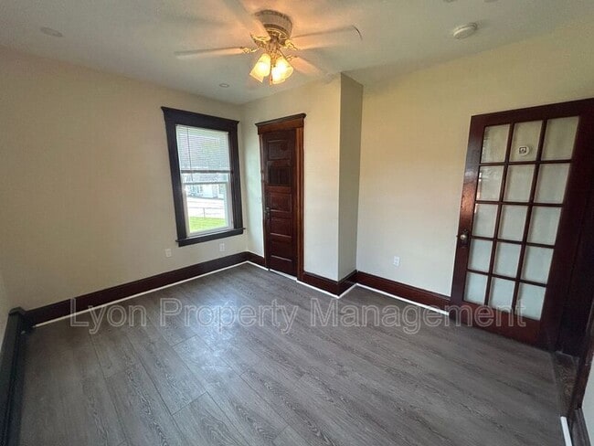 Building Photo - 568 Elm St