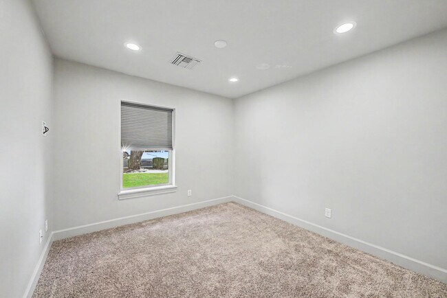 Building Photo - 3414 N 44th Pl
