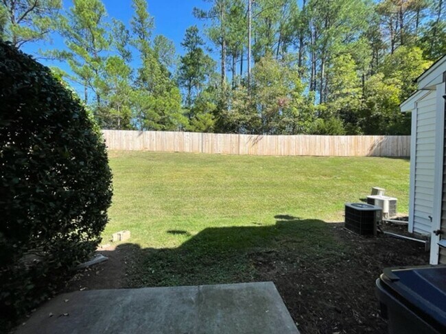 Building Photo - 804 Walnut Woods Dr