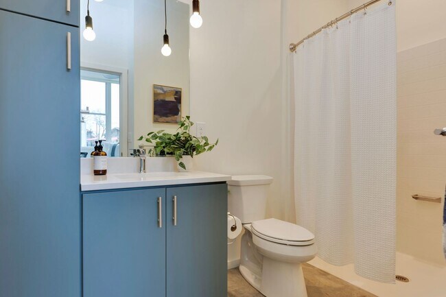 Building Photo - Professional Co-Living - Master Room Renta...