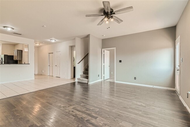 Building Photo - HUGE 5 BEDROOM HOME FOR RENT IN LUCKEY RAN...