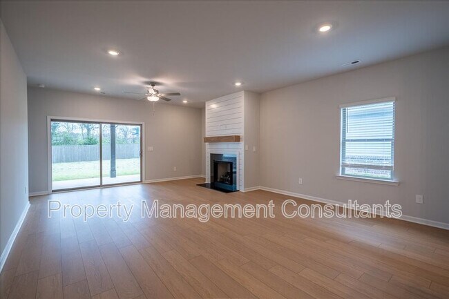 Building Photo - 14653 Mountain Strm Dr