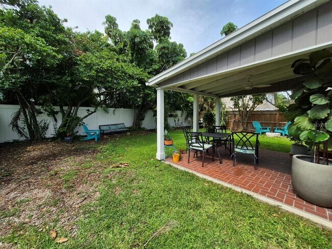 Building Photo - 2910 W Sitios St