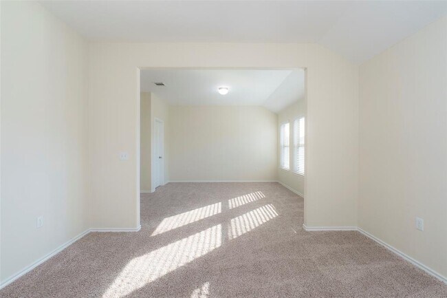 Building Photo - 13020 Kearns Dr