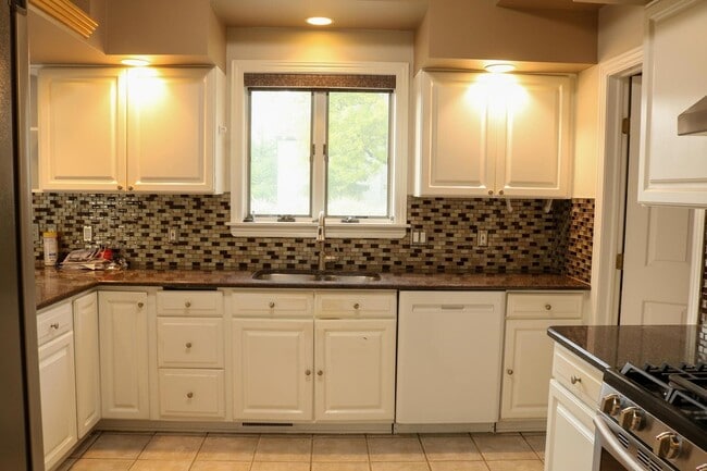 Building Photo - 1621 Santa Ana Ct