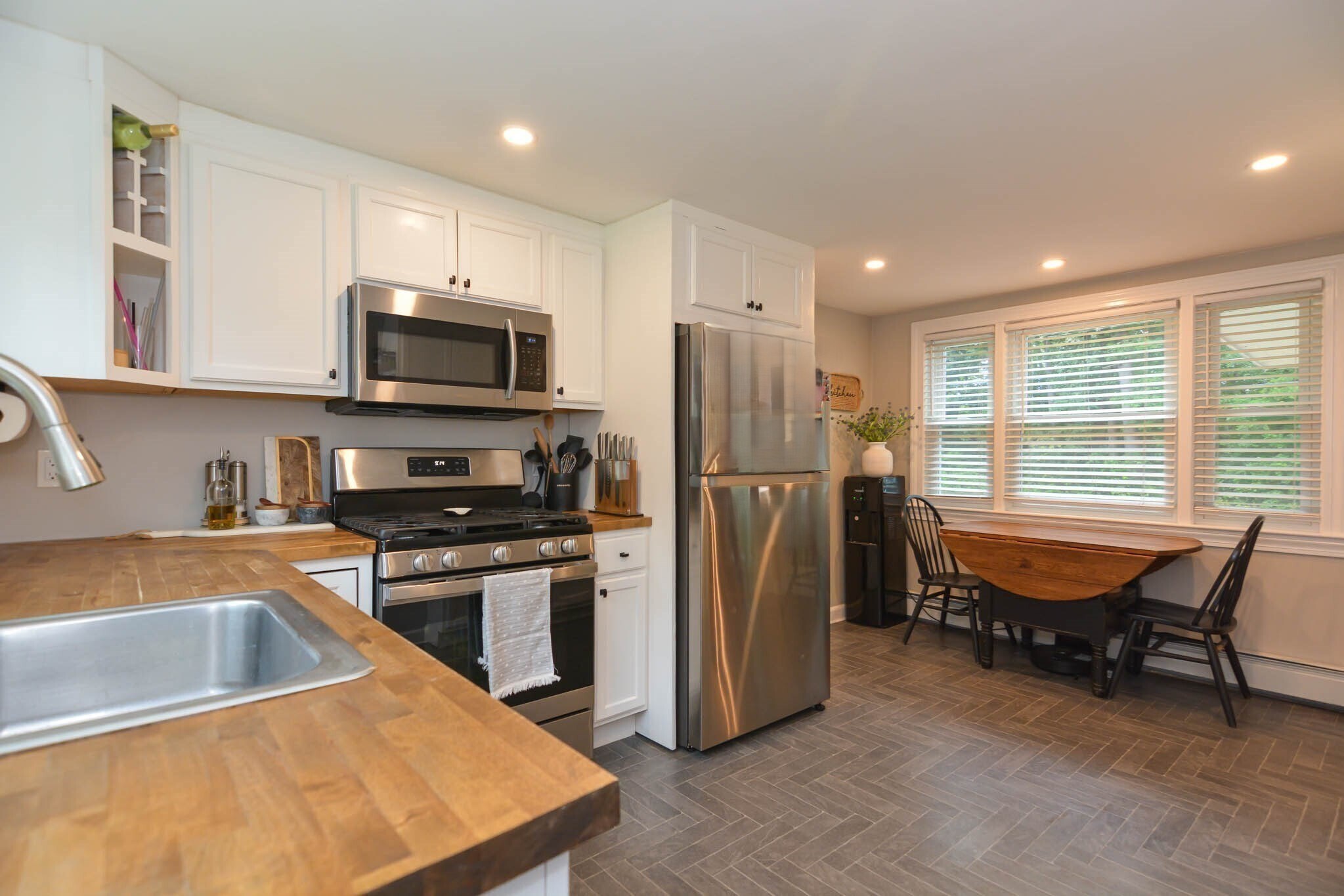 Building Photo - 399 Shawsheen Ave