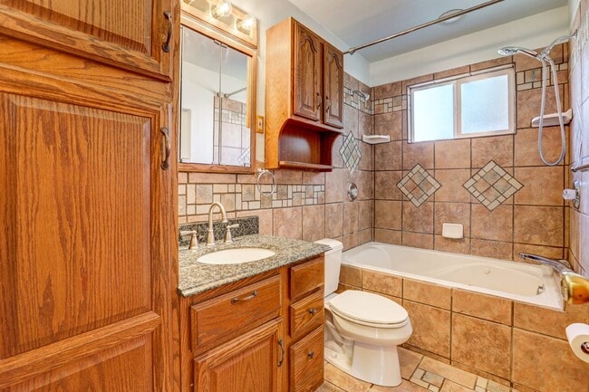 Building Photo - $3,200.00 - 3 Bedrooms, 2 Bathrooms, Singl...