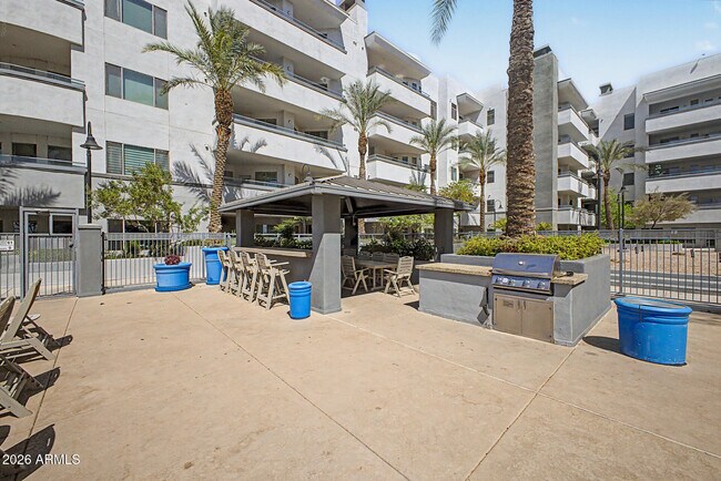 Building Photo - 945 E Playa Del Norte Dr