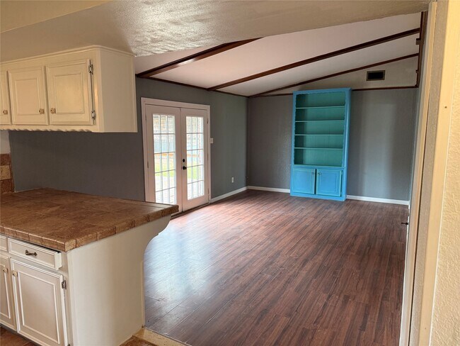 Building Photo - 141 Slade St