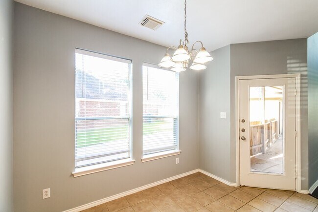 Building Photo - 2804 Creek Bend Dr