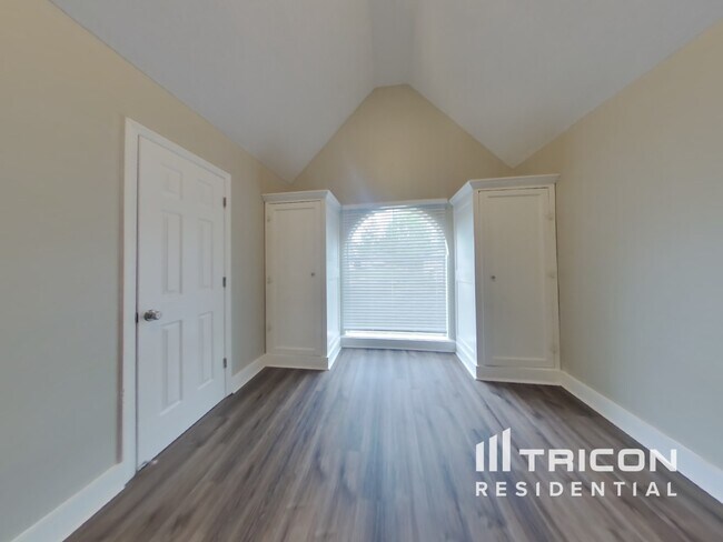 Building Photo - 4550 Talon Way