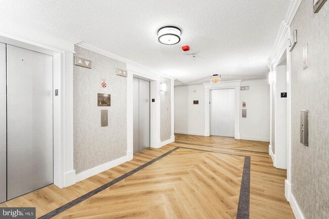 Building Photo - 10101 Grosvenor Pl