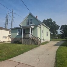 Building Photo - 24 Quartus St