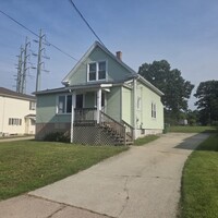 Building Photo - 24 Quartus St