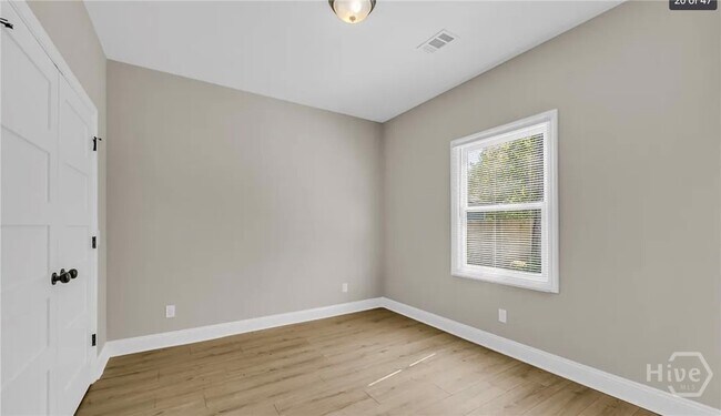 Building Photo - 1019 W 35th St