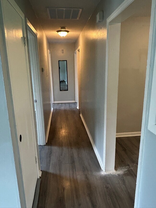 Building Photo - 5222 Longbranch Dr
