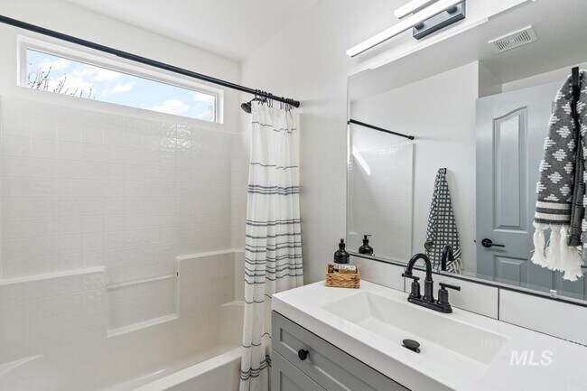 Building Photo - Remodeled Home in Kuna!