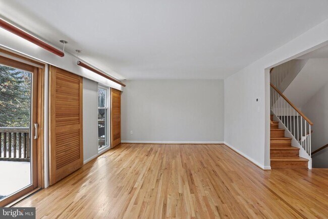 Building Photo - 1644 Wainwright Dr