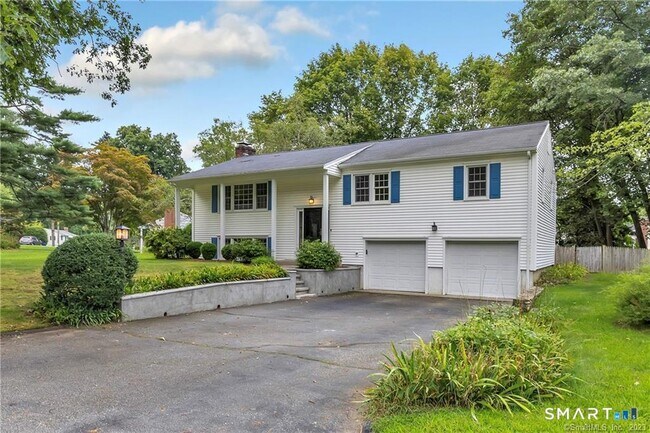 Building Photo - 4 Cranbury Woods Rd