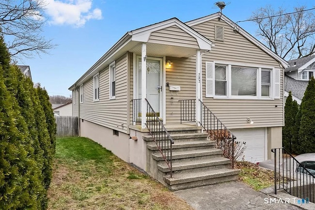 Building Photo - 4 bedroom ranch offering comfortable single-level