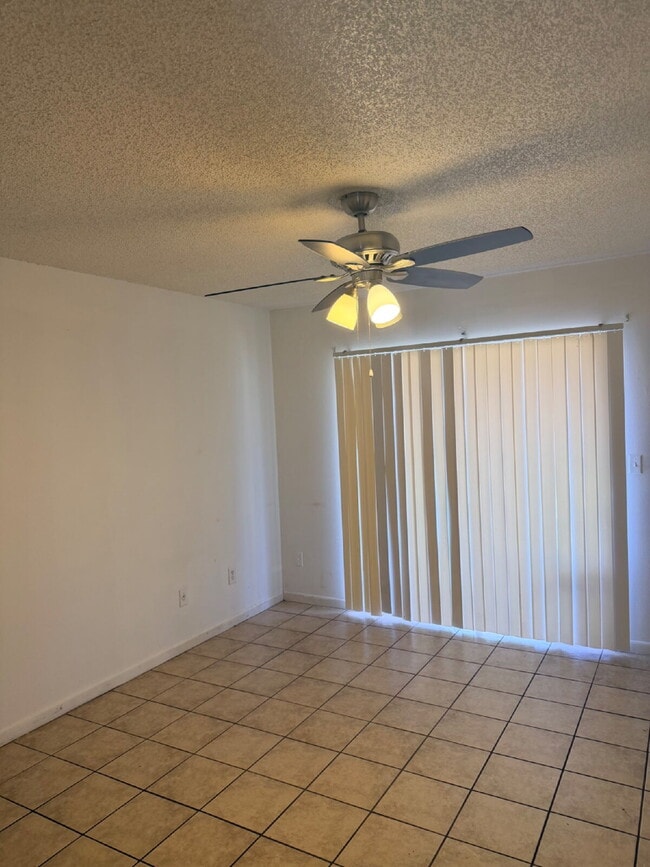 Building Photo - 3 Bedroom 2 Bathroom Oversized 2 Car Garage with a Pool!