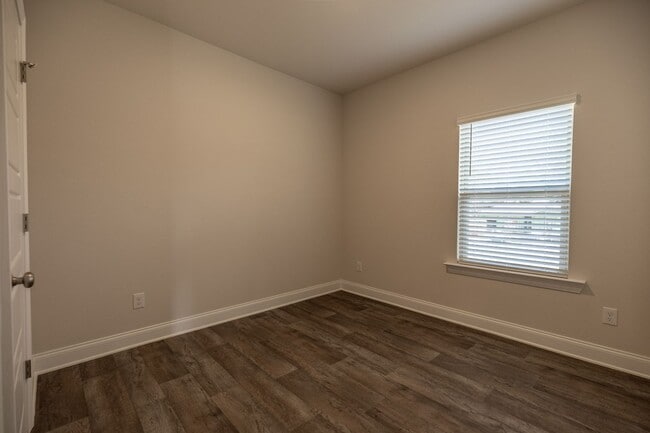 Building Photo - 4 bedroom at the Reserve in Daphne