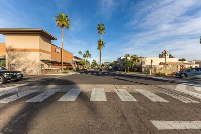 Building Photo - STUNNING Furnished OASIS 2 bed/2 bath Condo in McCormick Ranch