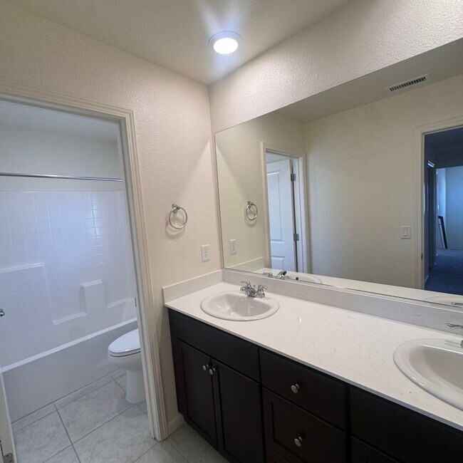 Building Photo - 3 Bedroom with a Loft Home in Lemmon Valley Available Now!