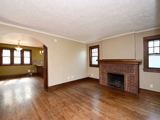 Building Photo - Elmwood Park Charmer
